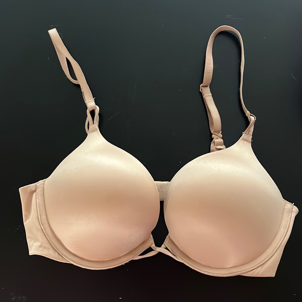 Nude Victoria’s Secret bombshell bra